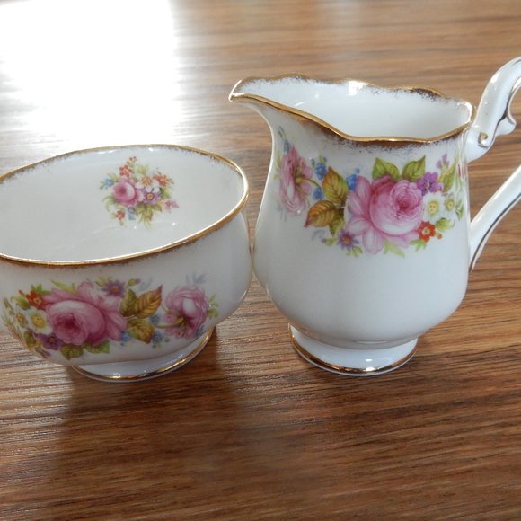 Royal Albert cream & sugar - Picture 5 of 5